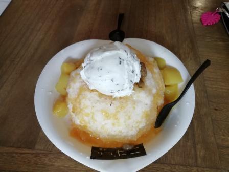 0 服务 : 3.0 买的黄桃刨冰,口味还可以,量也不小.