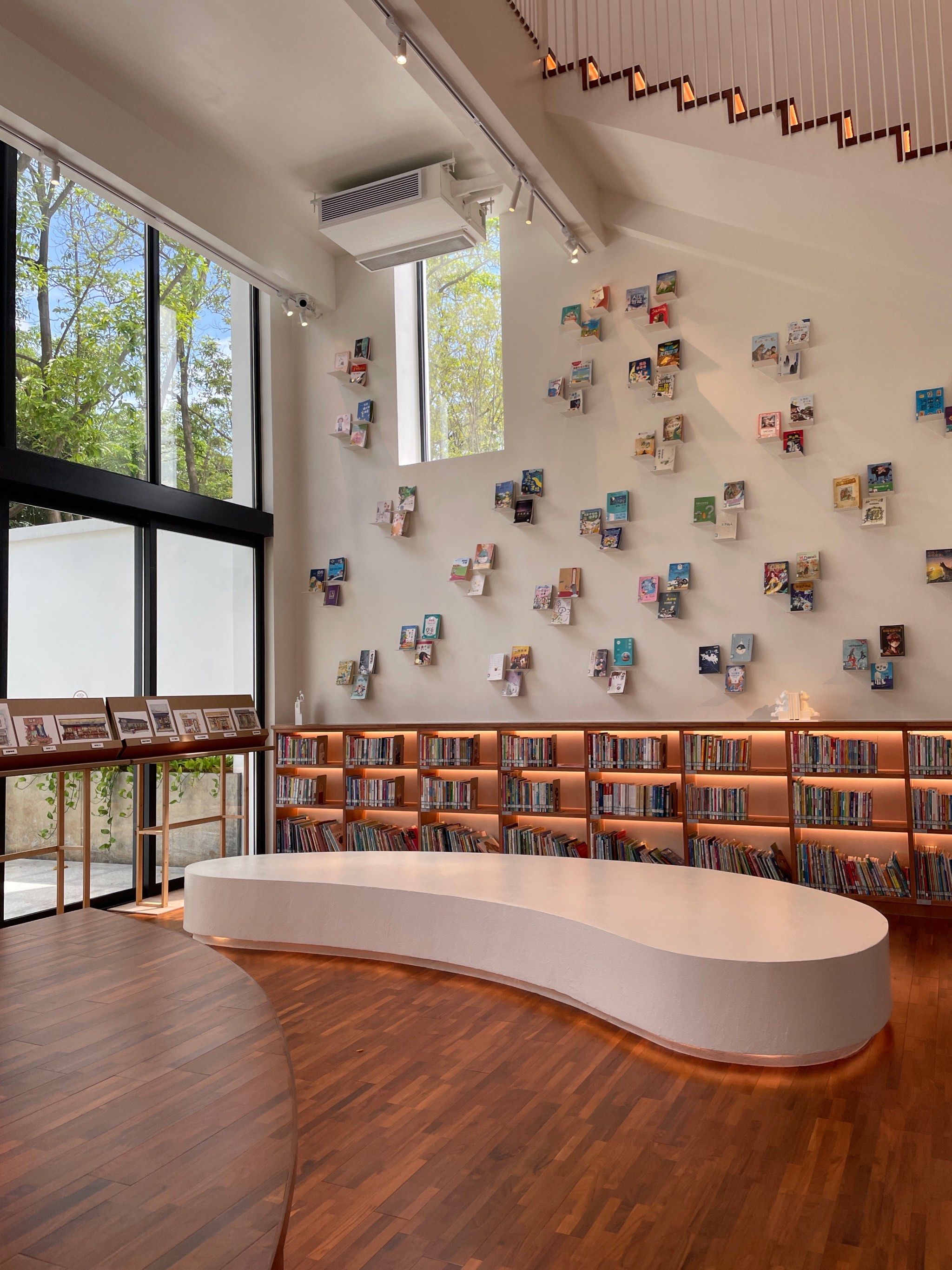 图书馆的书香 充实自己