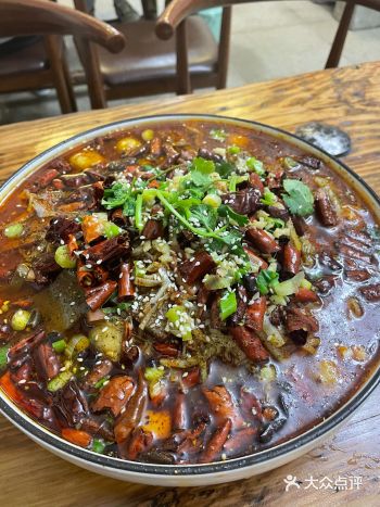 地理位置： 飞龙街最西头，青特赫府对面  特色推荐：