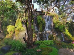 -Chom Cafe and Restaurant