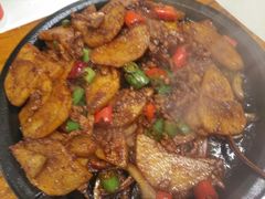 干锅土豆片-老牌坊鲁菜名店(宽厚里店)