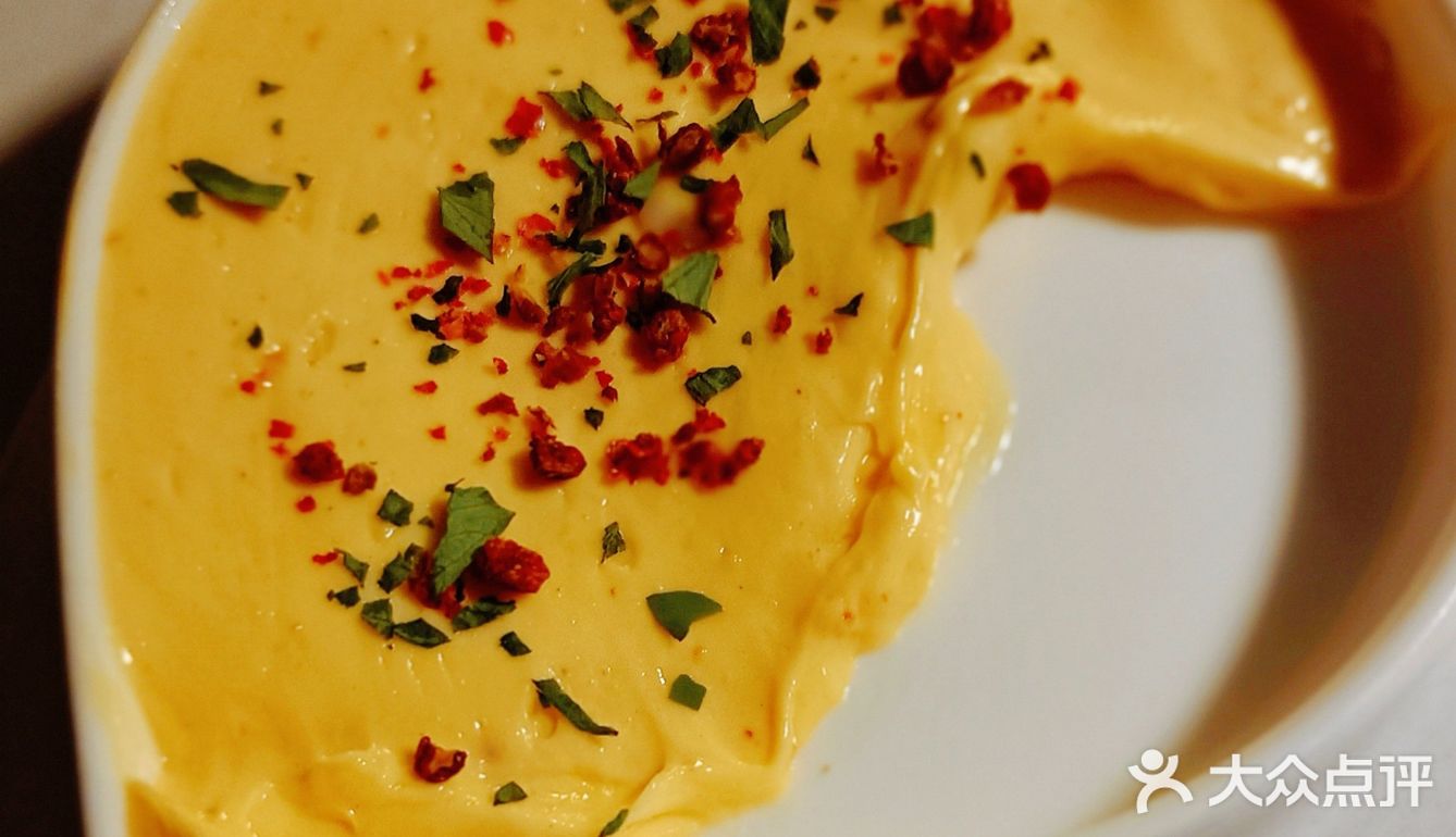 充满艺术感的绿植西餐厅