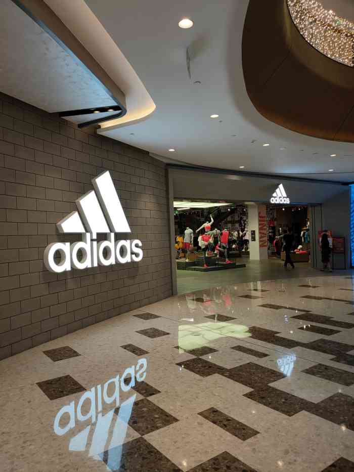 adidas(万象城店)-"万象城的名牌服装店,当然要有阿迪,除了经.