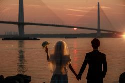 -雪中彩影婚纱摄影·微光艺术中心