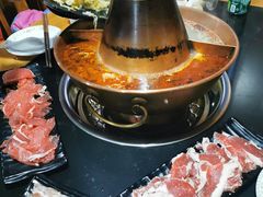 -果松木炭酸菜铜火锅·外婆参鸡汤