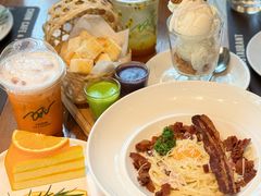 -Chom Cafe and Restaurant
