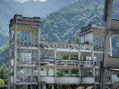 -四川汶川特大地震漩口中学遗址