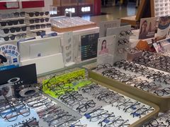 -美式眼镜·授权蔡司.依视路.尼康.豪雅.明月(人民广场店)