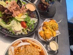 -W COLLECTIVE  DESSERT SHOP