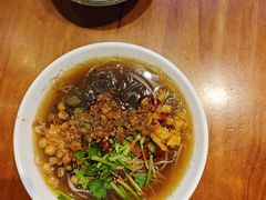 -爆炸头阿姨小四川正宗川味小吃(无任何分店)