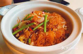 Seafood Dry Noodle Pot