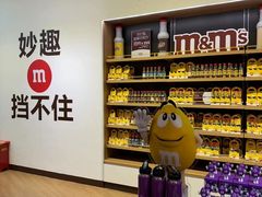 -m豆巧克力世界(上海世茂广场店)