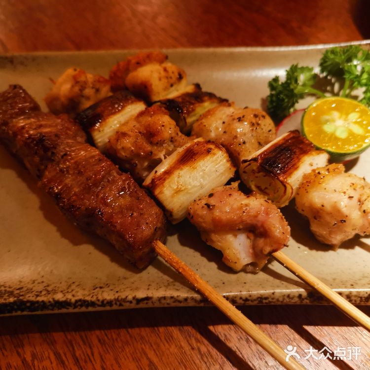 周末太火爆，根本都没有位置。装修很日系风，环境不错