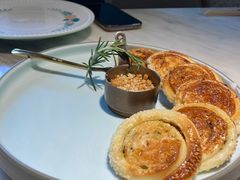 鹅肝酱葱油饼-蜜桃花开·中西融合菜E&W(南长街店)