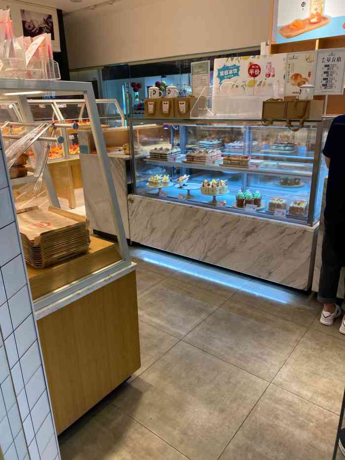 焙客森林红磨坊(安德利广场店)-"县城里面性价比数一数二的面包店铺啦