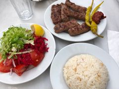 沙拉-Tarihi Sultanahmet Köftecisi Selim Usta