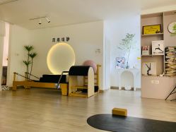 -闺蜜瑜伽·普拉提女性塑形馆