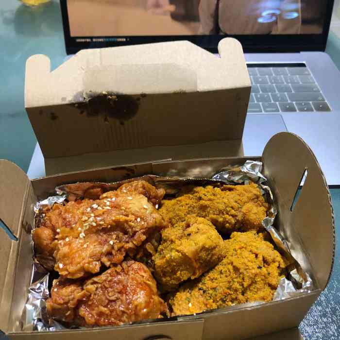 象巷炸鸡-"象巷炸鸡,同事安利的炸鸡店,有炸鸡和炒年.