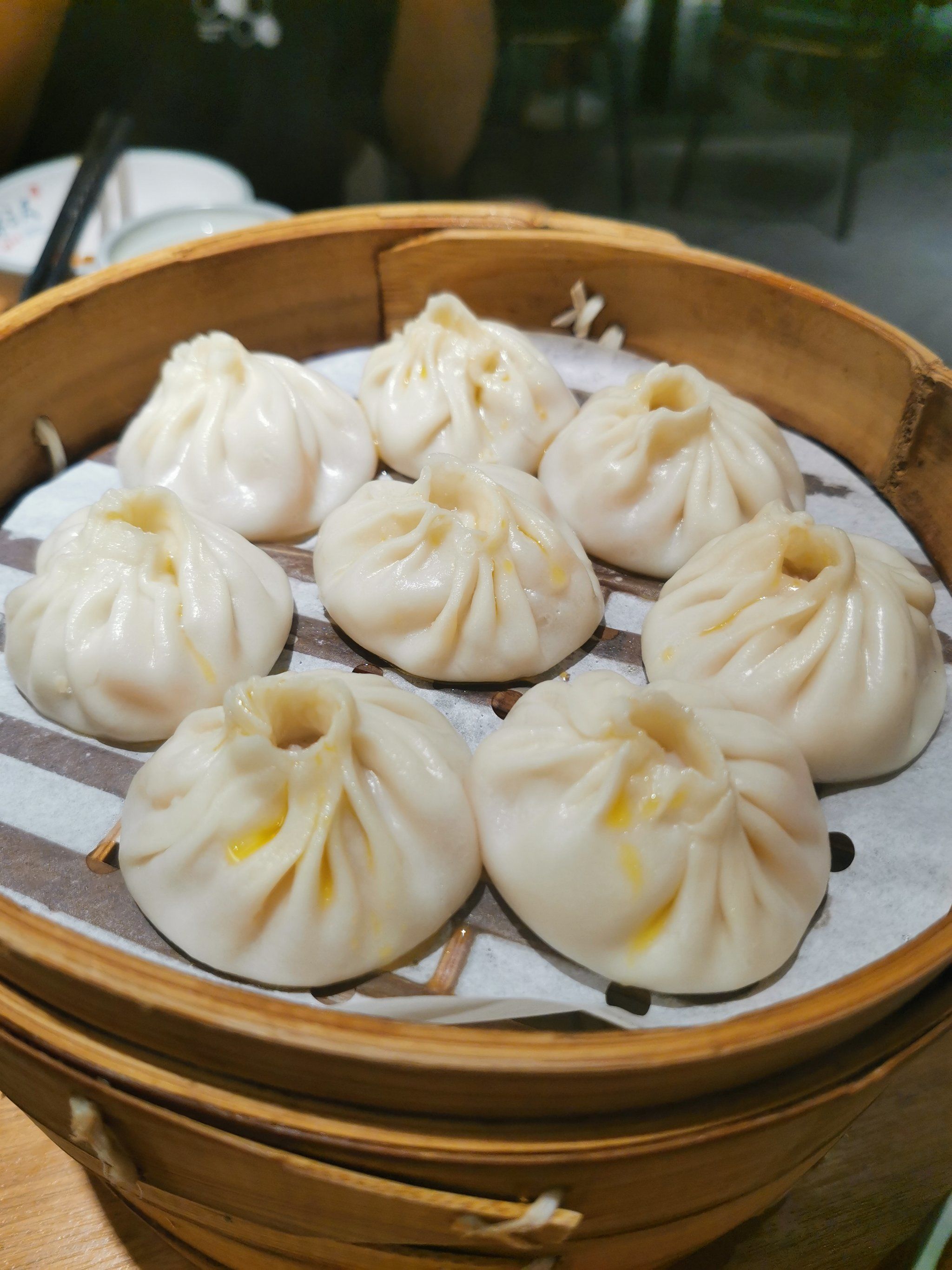 小笼都是现包现蒸所以需要等会,这时候来快炸猪排也是不错的选择,现在