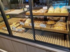 面包甜点陈列柜-顶东面包花园·生日蛋糕(世博店)