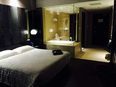 -桔子酒店(上海西藏北路地铁站店)