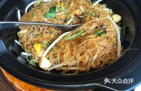 Seafood Dry Noodles in Clay Pot