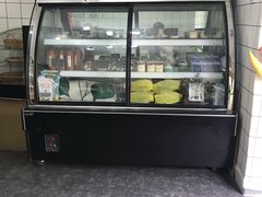 面包甜点陈列柜-一块甜品店