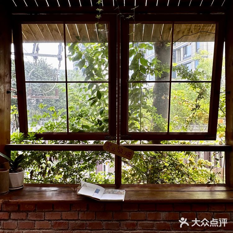 这家咖啡店 太悠闲了吧