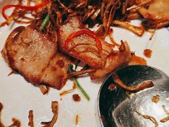 猪颈肉炒茶树菇-潮府馆·非遗潮州菜·世纪公园(新国际博览中心店)