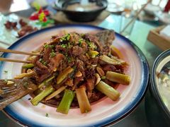 -土砂锅生态山庄·非遗砂锅雅鱼