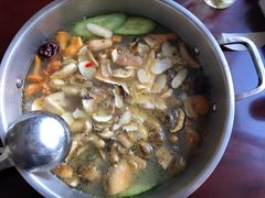 松茸加鸡油菌加绿包菌-野菌皇海景野生菌火锅(滨海大道店)