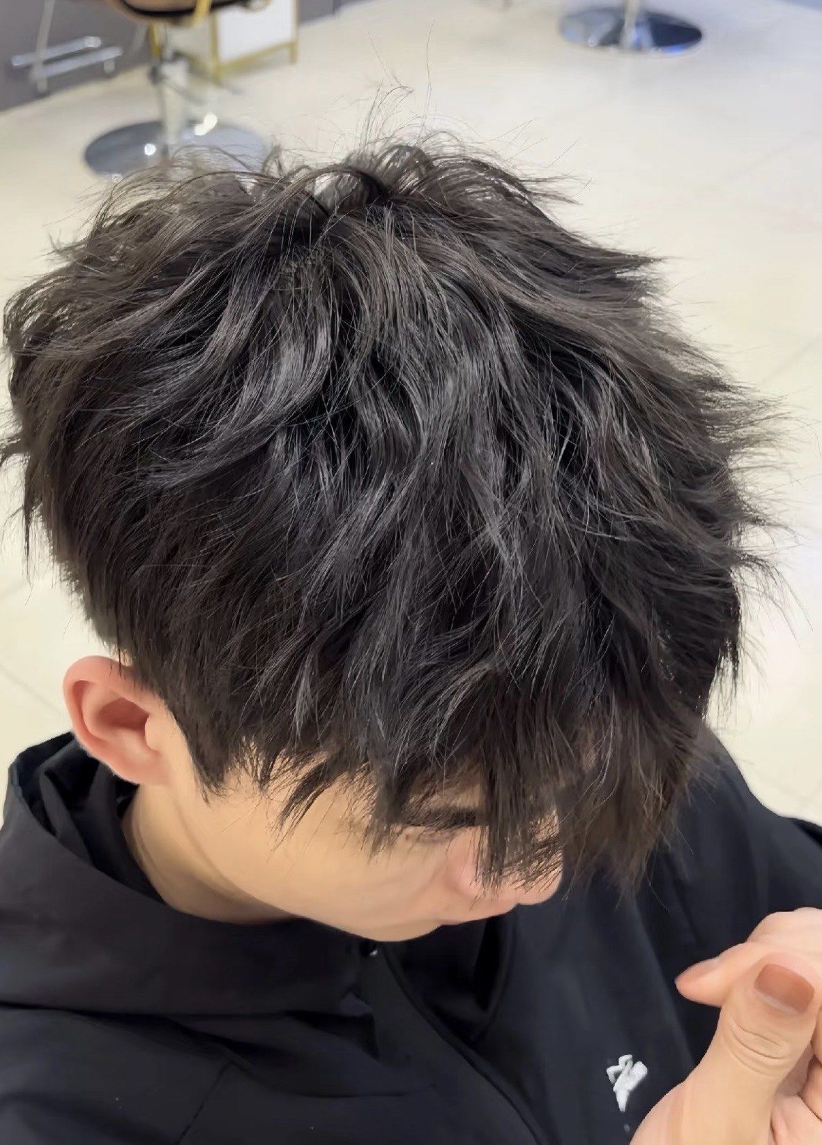 男生简洁发型前刺烫发