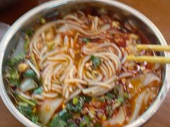 -鸿浩扒猪脚米线
