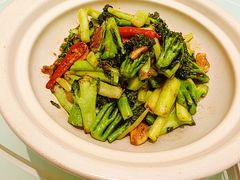 腊肉炒西兰苔-锦程凯宴酒楼