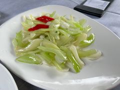 西芹百合-吴越荣记苏州菜·松鼠桂鱼 100% 活鱼现做(月光码头店)