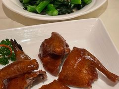 脆皮乳鸽-利苑酒家(合景国际金融广场店)
