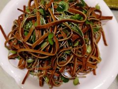 香椿苗拌黑豆皮-北平小馆·烤鸭·家常菜(磨房北里店)