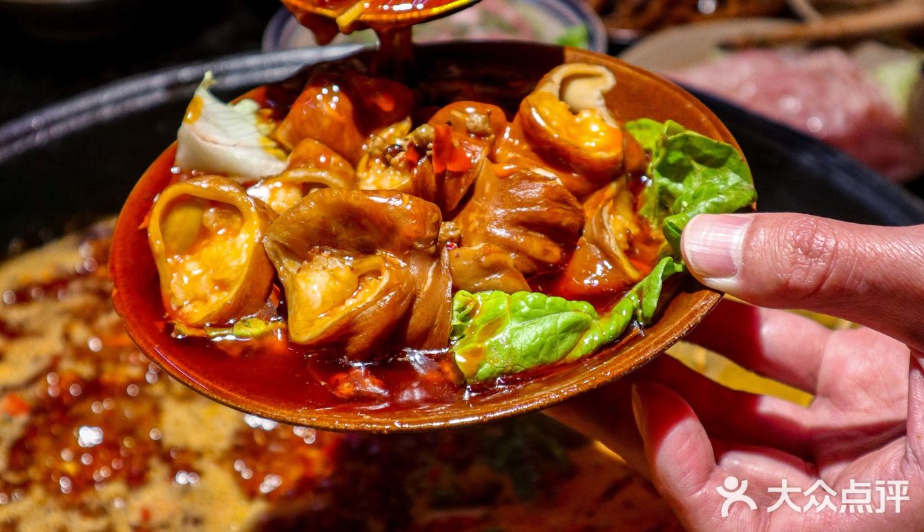 热闹的老小区重庆火锅、香爆整条gai‼️