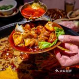 热闹的老小区重庆火锅、香爆整条gai‼️