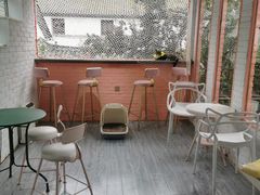 -喵屿·大理花园猫咖