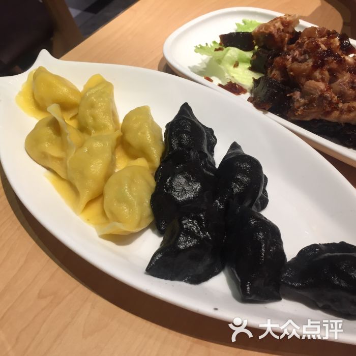 船歌鱼水饺(华润万象城店)墨黄双拼水饺图片 第1张