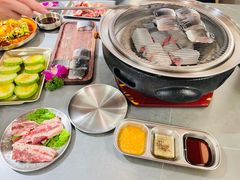 -围炉肉舍•炭烤活鳗•丹东海鲜烤肉(步行街店)