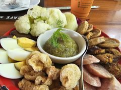 -Chom Cafe and Restaurant