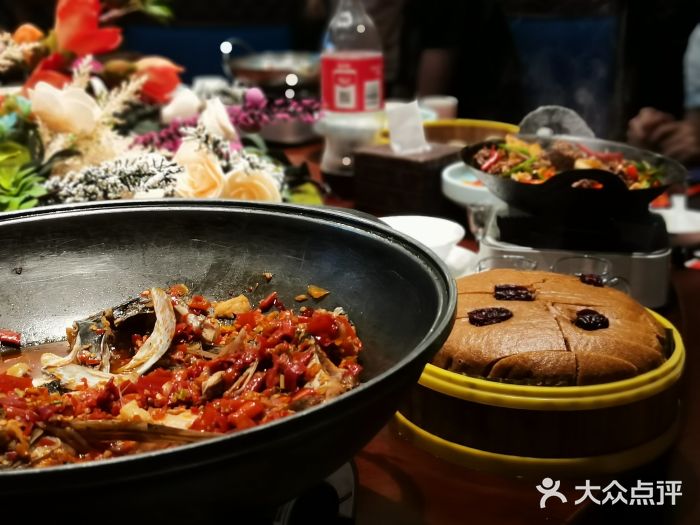 俏湘厨•地道湘菜(北洼路店)剁椒鱼头图片