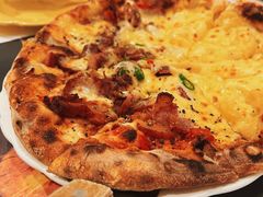 狂野榴莲双拼披萨-盘炉forenza·云贵川融合小食堂 ( 钟楼中柳巷店)