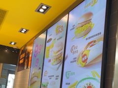 -麦当劳(轻轨曹杨路店)