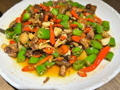 腾冲菌香尖椒鸡-小喜客·云南特色菜(纳西庭院店)