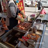 既不油腻又香酥又香脆，还有鸭子的肥油香味，我觉得很好吃