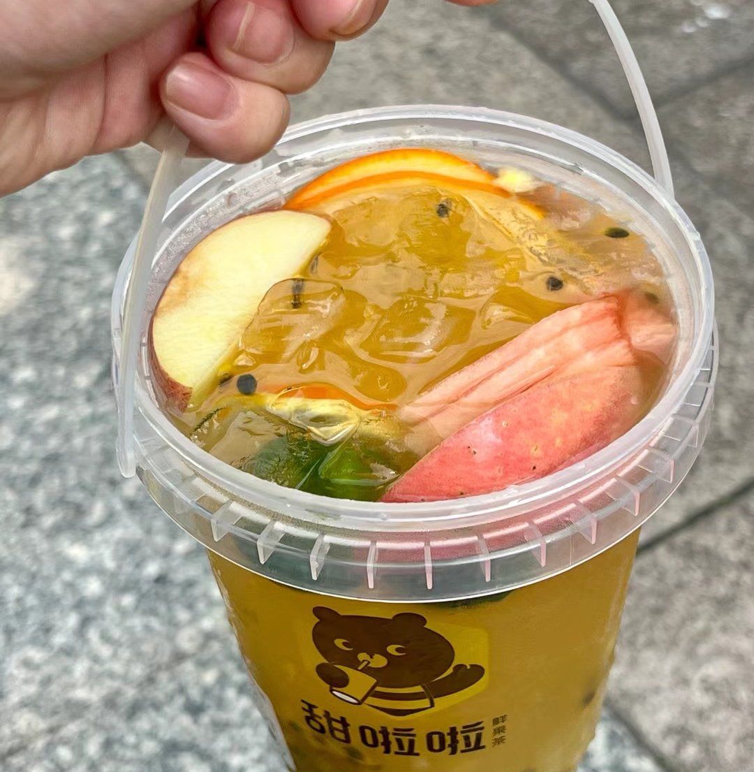 10元一桶的水果茶