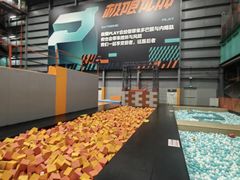-极限PLAY运动娱乐新世界·团建派对表演休闲馆·室内高空游乐园